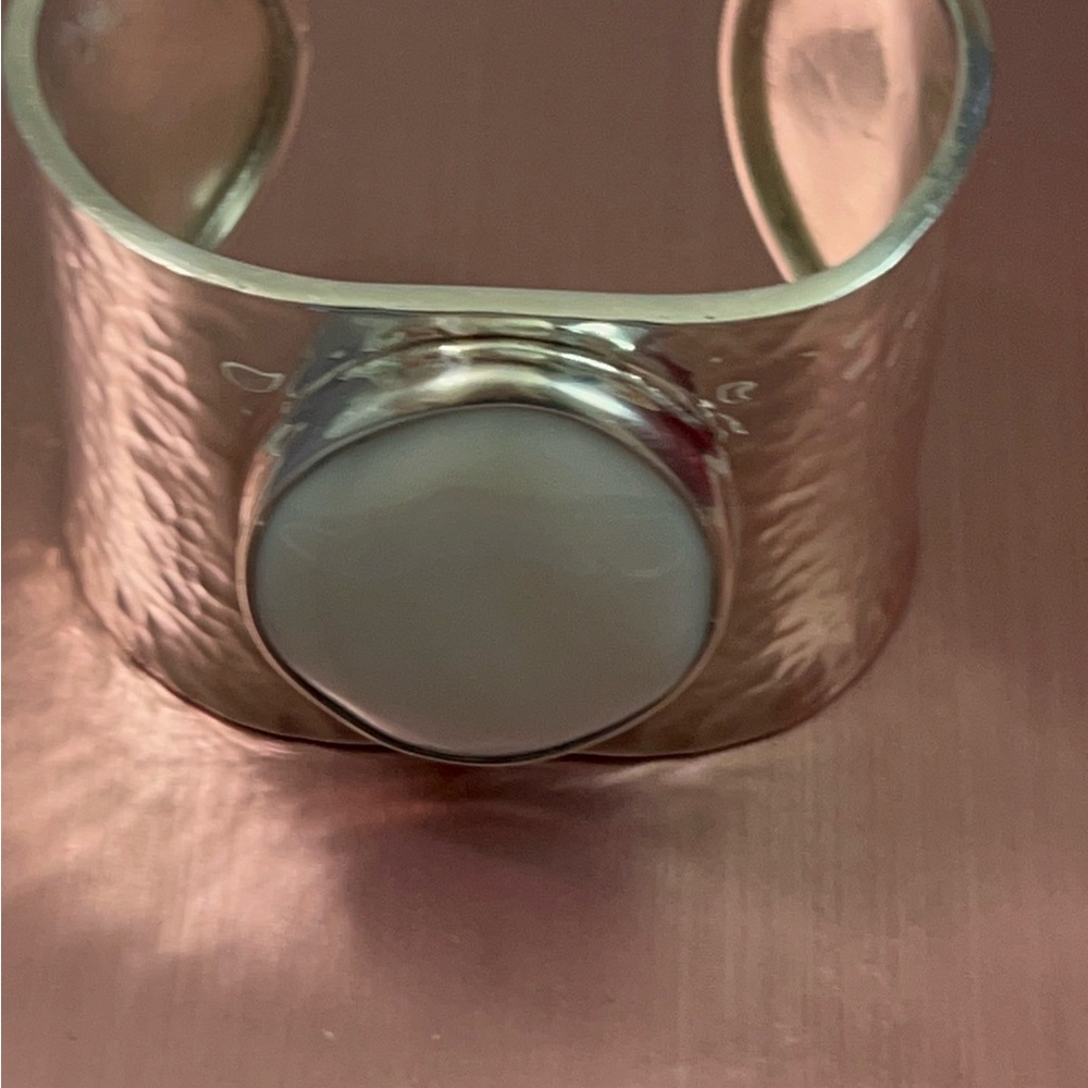 Vtg Hammered Sterling Silver Mother Of Pearl Wide Cuff Bracelet - Picture 6 of 10